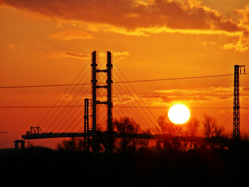 ein Tag erwacht am 02.04.2006 ber Stralsund
mit Blick auf die noch im Bau befindliche neue Rgenbrcke -original-