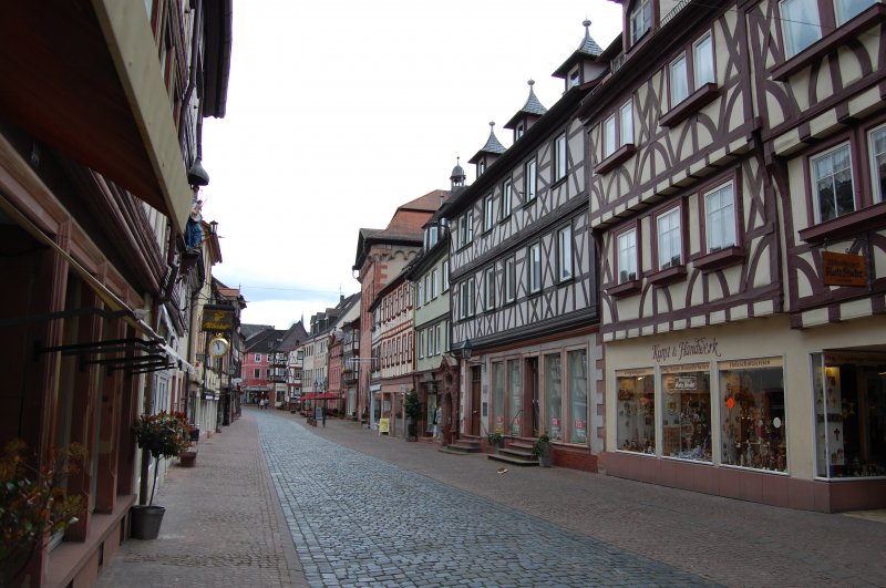 Ein weiterer teil der Altstadt und Fugngerzone, von Miltenberg, 20. April 2008