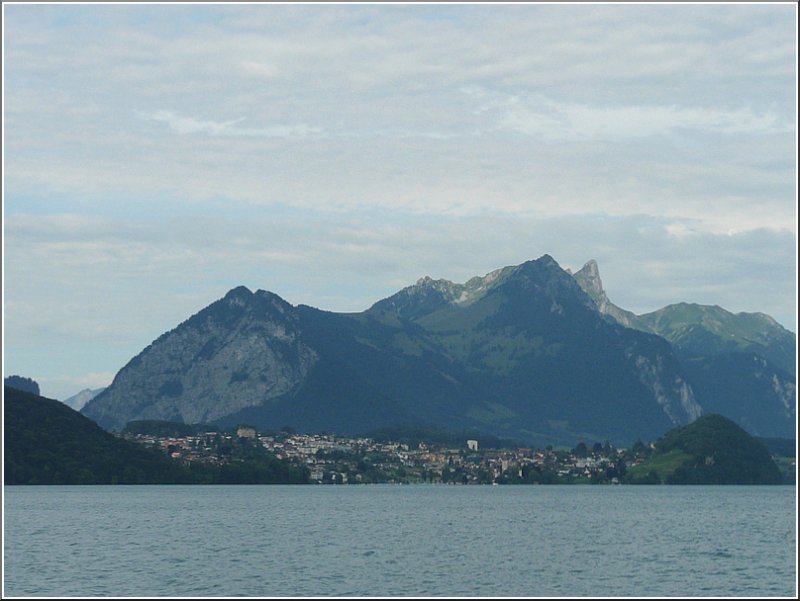 Eine andere Ansicht von Spiez fotografiert vom Schiff auf dem Thuner See. 29.07.08 (Jeanny)