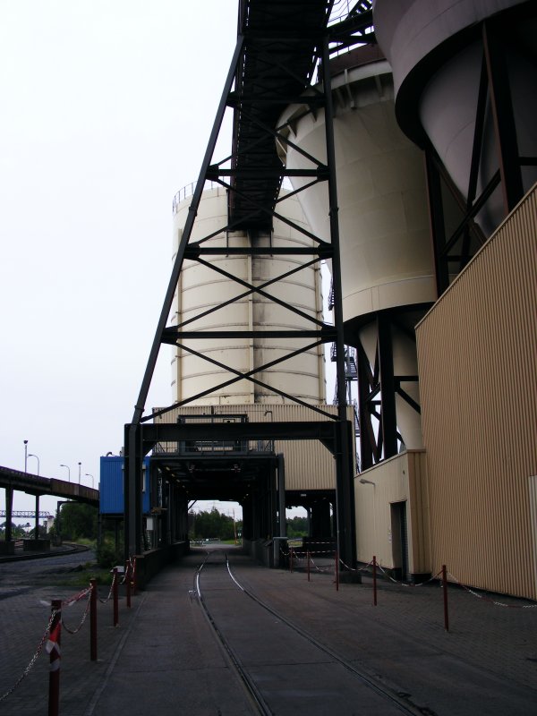 Eine Anlage fr die Beladung von Gterzgen auf dem Gelnde des Bergwerks Auguste Victoria 3/7 in Marl beim Tag der offenen Tr am 9. Mai 2009. 
