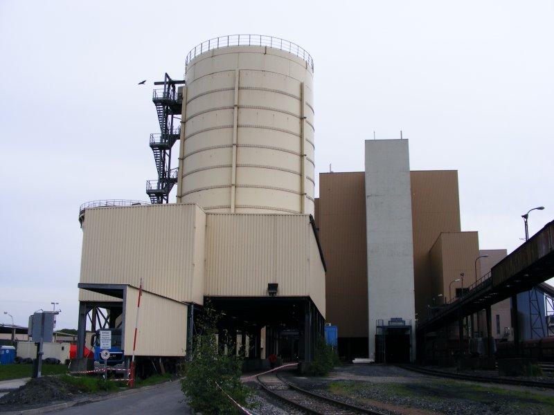 Eine Anlage fr die Beladung von Lkw und Gterzgen auf dem Gelnde des Bergwerks Auguste Victoria 3/7 in Marl beim Tag der offenen Tr am 9. Mai 2009. 
