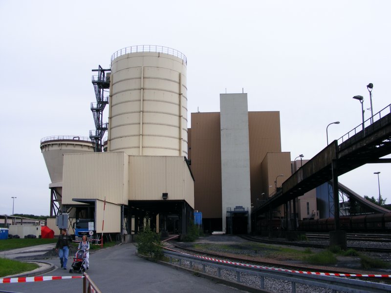 Eine Anlage fr die Beladung von Lkw und Gterzgen auf dem Gelnde des Bergwerks Auguste Victoria 3/7 in Marl beim Tag der offenen Tr am 9. Mai 2009. 
