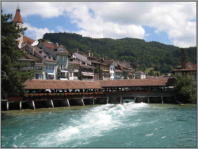 Eine Schleusenanlage an der Inneren Aare in der Altstadt von Thun. (23.07.2008)