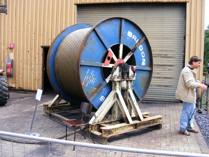 Eine Seiltrommel auf dem Gelnde des Bergwerks Auguste Victoria 3/7 in Marl beim Tag der offenen Tr am 9. Mai 2009. 
