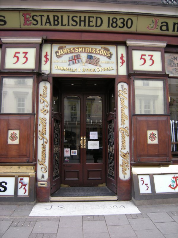 Eine unumgngliche Adresse in London: James Shmith & Sons - Umbrella & Stick Stores.
(April 2008) 