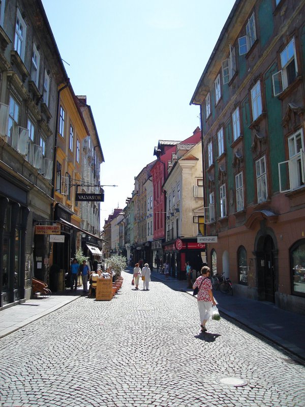 Eine vertrumte Gae in der Altstadt von Ljubljana    1.9.09