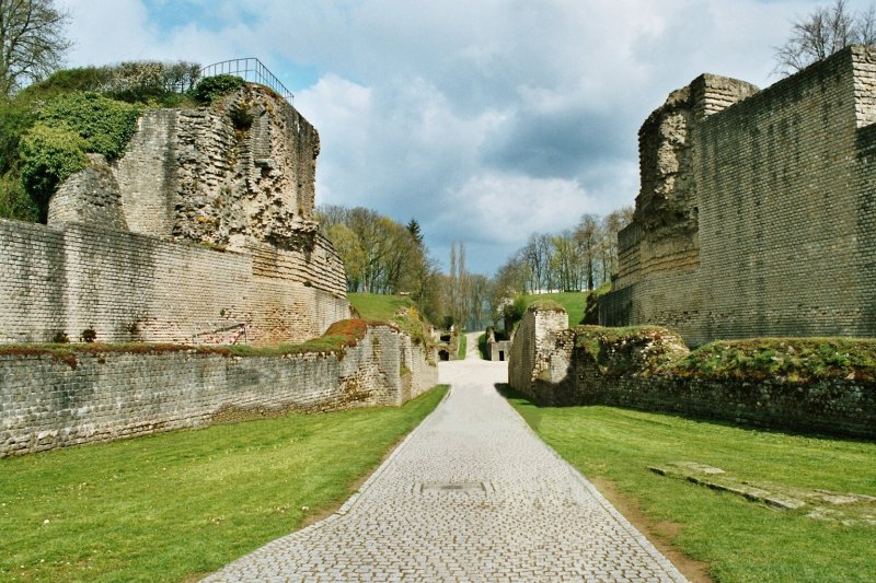 Eingang zum Amphitheater Trier - 100 n. Chr. erbaut - bot ca 20.000 Zuschauern Platz