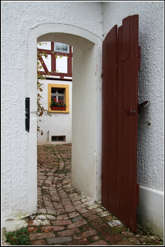 Eingang zum Hof der historischen Bckerei im Deutschen Landwirtschaftsmuseum in Blankenhain, aufgenommen am 06.10.07.