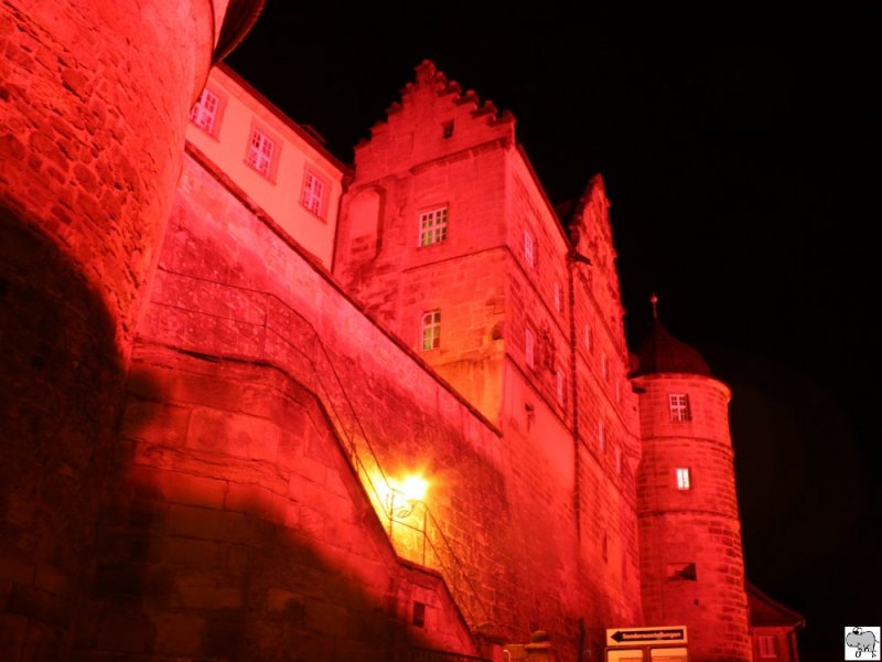 Einmal im Jahr findet die Veranstaltung  Kronach leuchtet  statt. An dessen Tagen die ganze Stadt und Ihre Sehenswrdigkeiten mit verschiedenen Lichtern erhellt werden. 
Das Bild zeigt die Festung Rosenberg in der Nacht vom 26. auf den 27. Juli 2008 die mit roten Lichtern beleuchtet wurde.