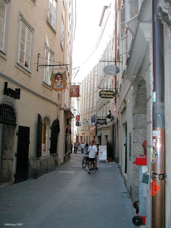 Enge Gasse - Salzburg Innenstadt - Sommer 2002