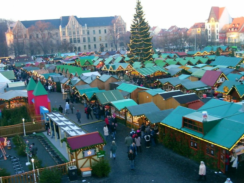 Erfurt, Blick aus dem Riesenrad auf den Weihnachtsmarlt 2005