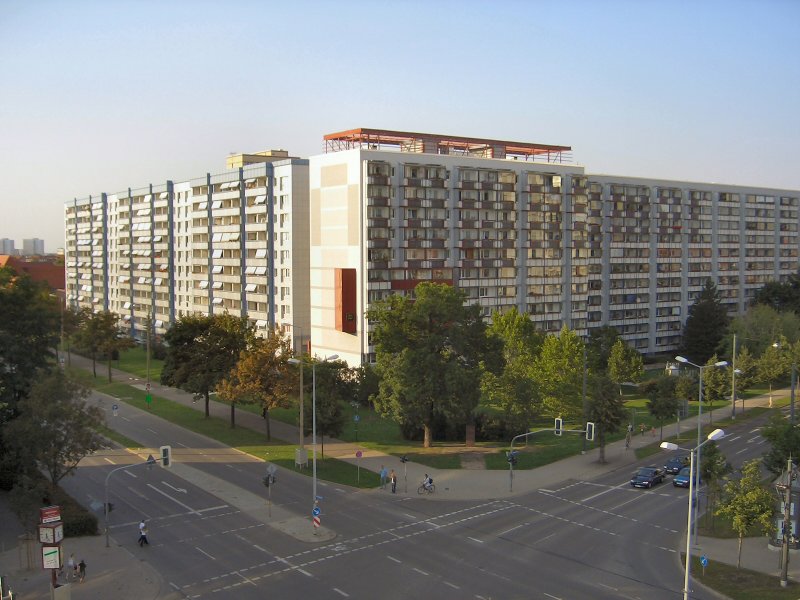 ERFURT, Blick vom dach des Parkhauses von Karstadt auf den Juri-Gagarin-Ring nordwrts, 2006