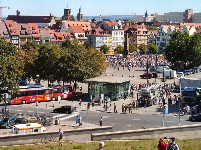 Erfurt, Blick vom Hang des Petersberges auf den Domplatz, September 2004