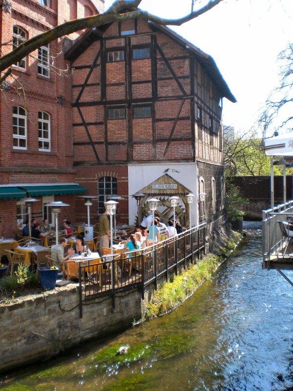 Erfurt Einkehr am Wasser,nur wenige Schritte vom Domplatz entfernt. Aufnahme vom 15. 4. 2007