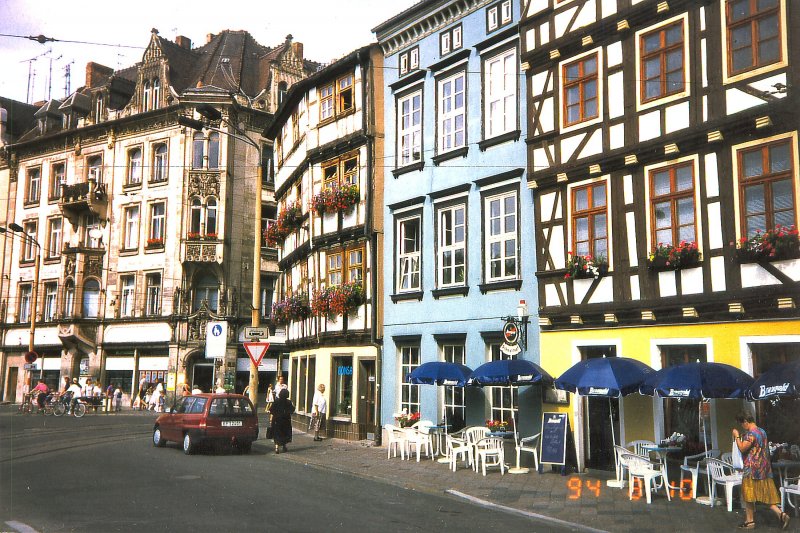 Erfurt, Huserfront am Domplatz, Aufnahme von 1994