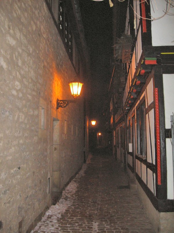 Erfurt, historische Gasse unmittelbar am Augustinerkloster mit Fachwerkhusern, Aufnahme von 2007