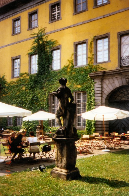 ERFURT  Im Hof des Angermuseums (Aufnahme um 1995 vor der sanierung))