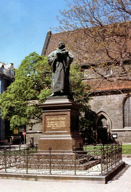 Erfurt, Martin Luther Denkmal auf dem Anger, hier um 1994