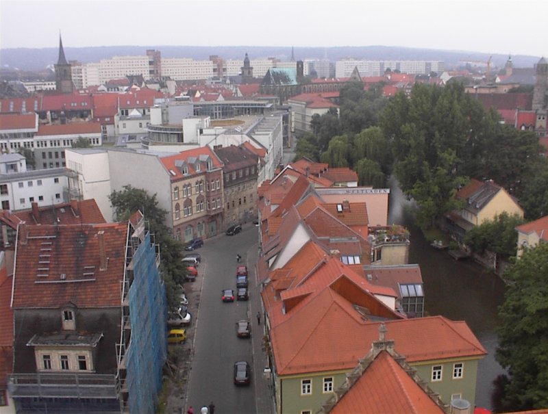 Erfurter Ansichten - gemacht vom Kirchturm der gidienkirche, direkt an der Krmerbrcke. 2001