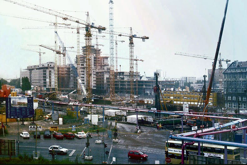 Es war noch viel zu tun.
Berlin, Potsdamer Platz, im Zustand von 1995.