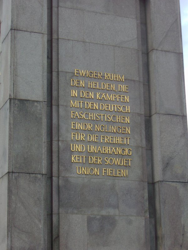 Ewiger Ruhm den Helden...
Russisches Denkmal in Berlin
