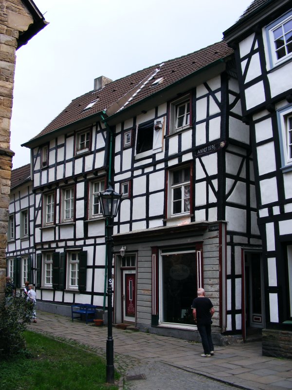 Fachwerkhuser am Kirchplatz in Hattingen am 15. April 2009.