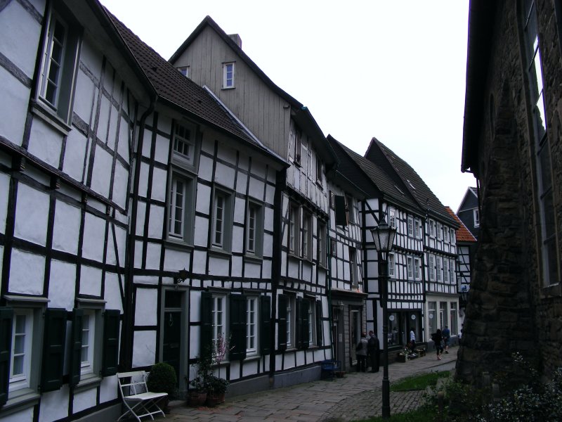 Fachwerkhuser am Kirchplatz in Hattingen am 15. April 2009.