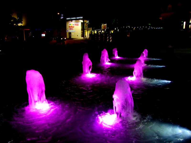  Farbenspielender  Brunnen an der Kreuzung Bahnhofstrasse; 080825