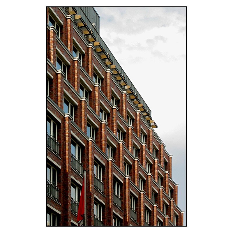 Fassade des Steigenberger Hotels in Hamburg. 15.7.2007 (Matthias)