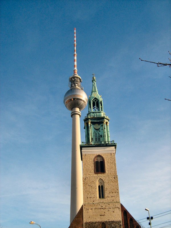Fernsehturm und Turm der Marienkirche in Berlin, endlich wieder bei Sonnenschein am 10. 1. 2008