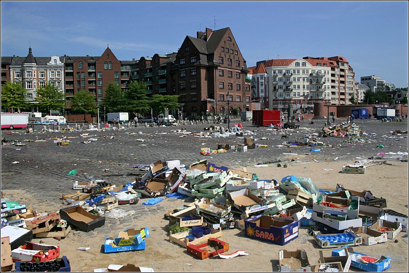 Fischmarkt in Altona nach dem Fischmarkt am Sonntag, 15.7.2007 um 12:00 Uhr. (Matthias)