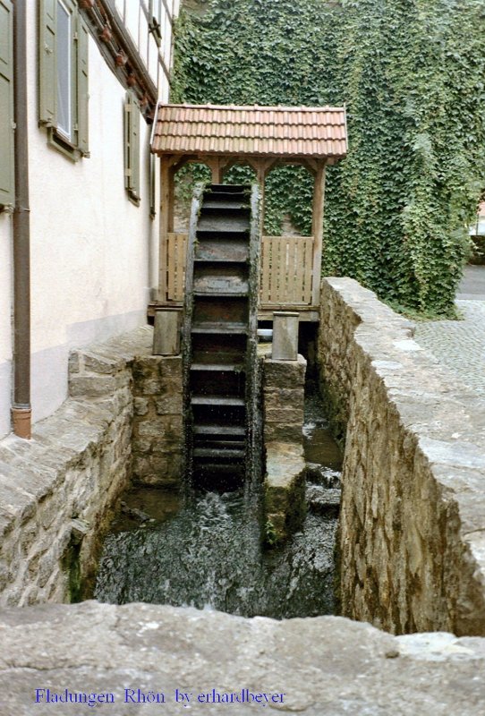 Fladungen in der Rhn - Wasserrad  im Sommer 2004