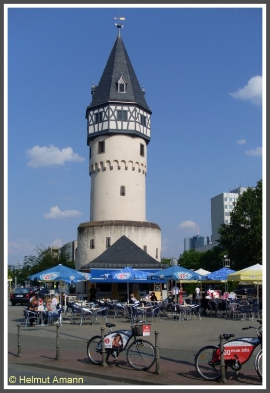 Frankfurt am Main 06.06.2008 Die Bockenheimer Warte, einer der im 15. Jahrhundert errichteten vier Warttrme der Frankfurter Landwehr, die von 1434 bis 1435 zur Verstrkung der Landwehr errichtet wurde. Das Wahrzeichen Bockenheims liegt aber gar nicht in diesem Stadtteil, sondern genau betrachtet ganz knapp hinter der Stadtteilgrenze im Stadtteil Westend. 