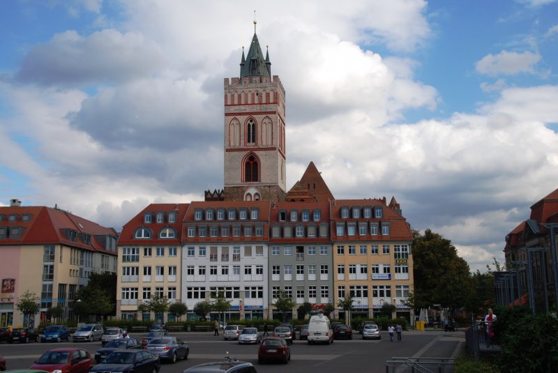 FRANKFURT (Oder), 23.09.2009, Brunnenplatz und Marienkirche