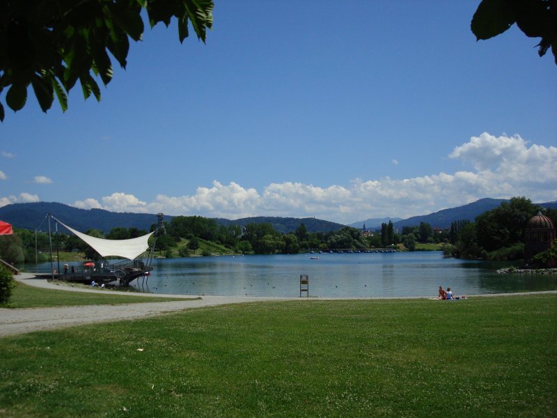 Freiburg-Blick vom Seeparkgelnde mit Schwarzwald im Hintergrund,
Juni 2008