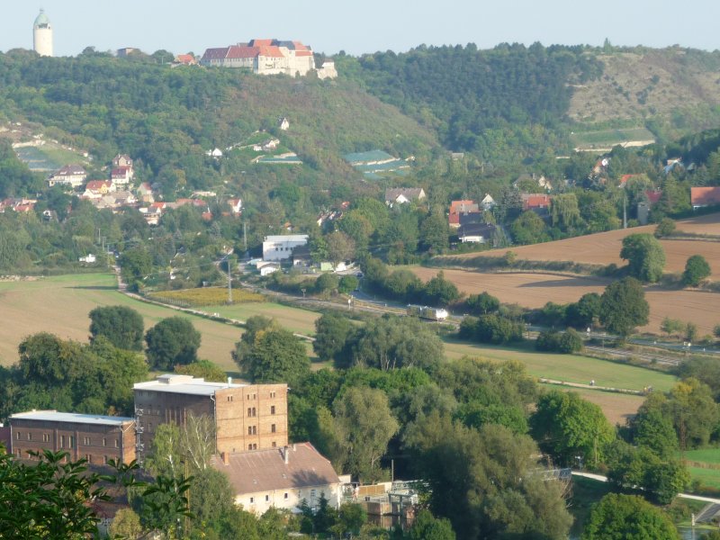 Freyburg (Unstrut) - Blick auf die Neuenburg - vorn die Mhle im OT  Zeddenbach - Foto vom 19.09.2009