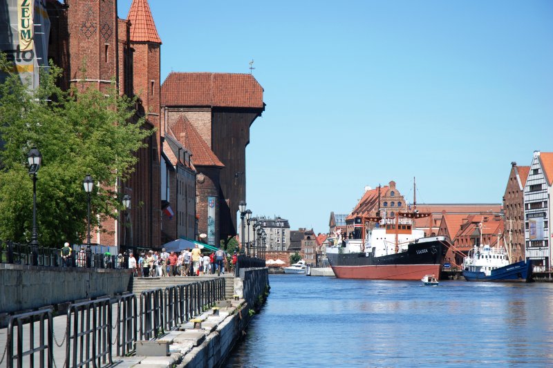 GDAŃSK, 20.06.2007, Blick von der Stagiewna-Brcke auf Motława und Krantor