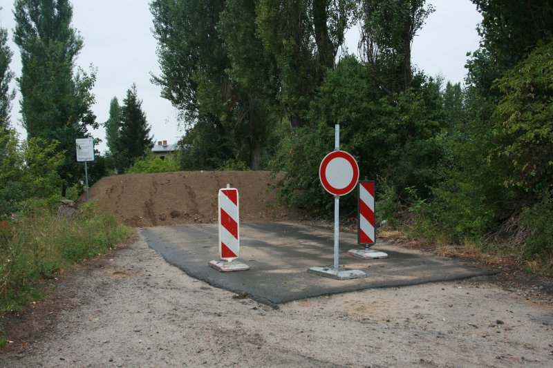 Gesperrt seit dem 30.07.2008 ist die Zufahrt zur ehemaligen Einsatzstelle Guben, des ehemaligen Bw Cottbus im Gubener Ortsteil Grunewald. Die Sperrung gilt fr den allgemeinen ffentlichen Verkehr. Also auch fr Radfahrer und Fusgnger
