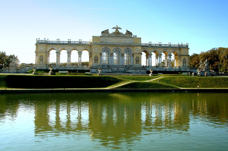 Gloriette im Park von Schlo Schnbrunn.  19.10.08