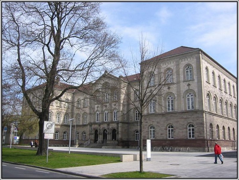 Gttingen ist vor allem bekannt fr seine 1737 erffnete Georg-August-Universitt. Hier im Bild das Auditorium Maximum am Weender Tor. Die Aufnahme stammt vom 15.04.2006.