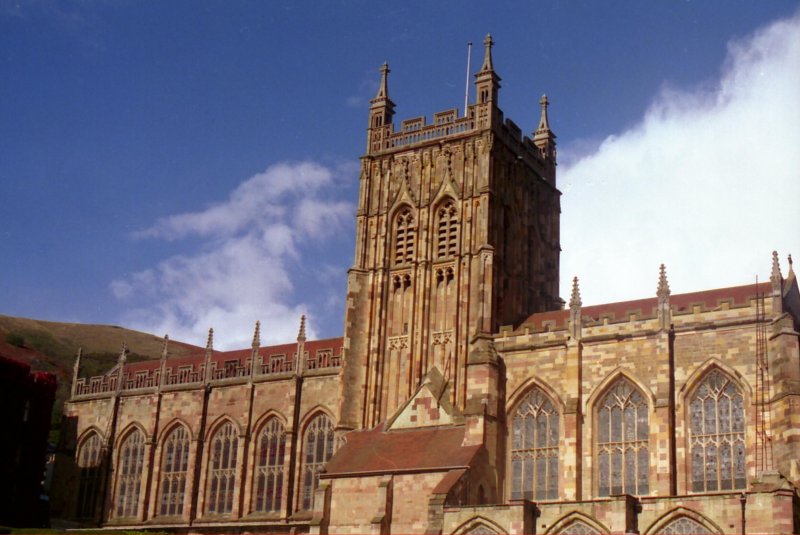 Great Malvern Priory - Sdostseite - Das ehemalige Bendektinerkloster (1075-1540) ist heute eine Pfarrkirche.