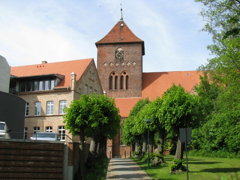 Grevesmhlen, Weg von der Brgerwiese zur St.-Nikolai Kirche und dem Vereinshaus, 23.05.2008