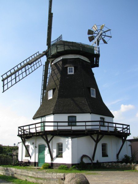 Grevesmhlen; Windmhle an der Sandstrae, in ihr befindet sich eine Glasblserei, 09.09.2008