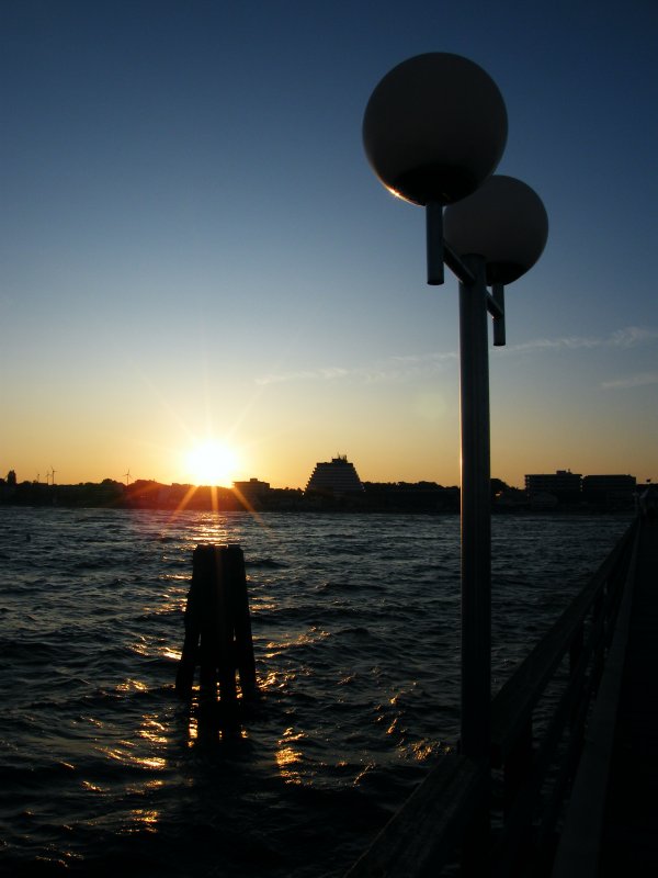 Grmitz 2009 Sonnenuntergang von der Seebrcke aus aufgenommen.