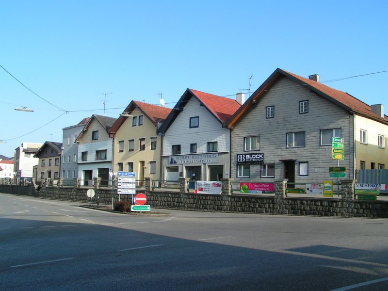 Huserzeile in der Dr. Franz-Bergerstrasse, welche womglich bald einem groen Einkaufszentrum weichen muss, sofern dieses Projekt eine Zustimmung erhlt; 071226