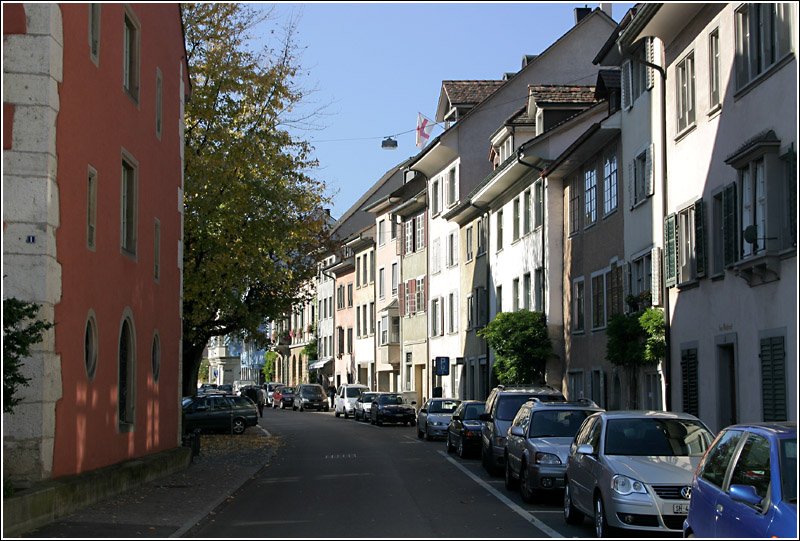 Huserzeile gegenber dem Mnster am Mnsterplatz von Schaffhausen. 20.10.2006 (Matthias)