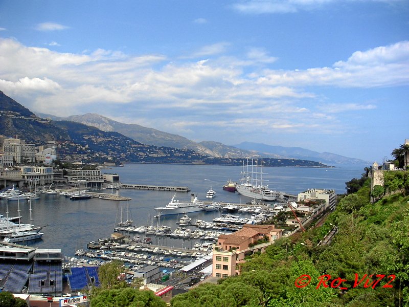 Hafen von Monaco(2004).Unten links sieht man schon die aufgebauten Tribnen fr das F1 Rennen 2004.