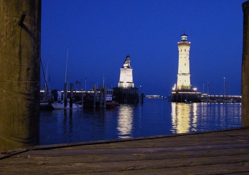 Hafeneinfahrt in Lindau am Abend
(Aug. 2008)