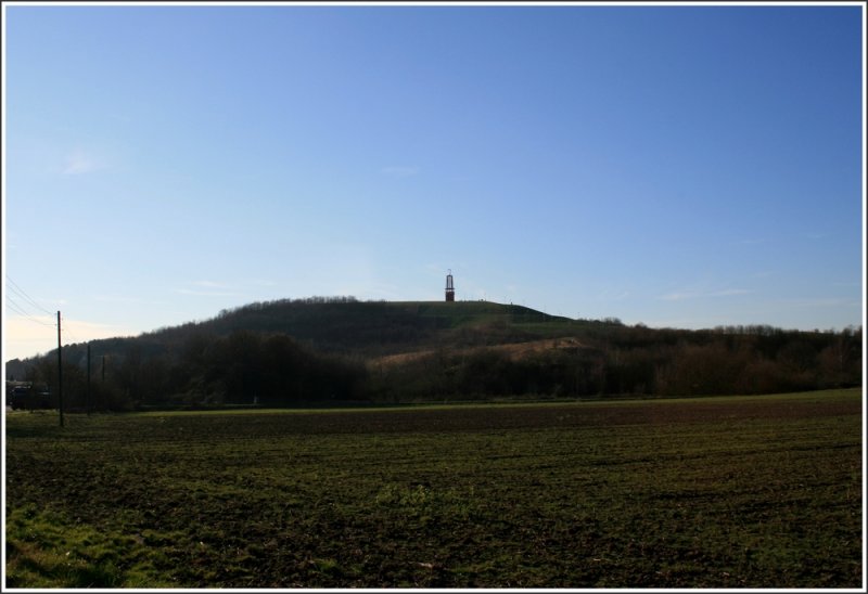 Halde Rheinpreussen in Moers.  70 Meter hoch erhebt sich die Halde Rheinpreuen in Moers. Die Zeche Rheinpreuen war vor etwa 150 Jahren das erste linksrheinische Bergwerk. Sie gehrte zu den ersten begrnten Halden im Ruhrgebiet. Ein historischer
Rmerweg fhrt am Fue der Halde entlang. Die Fernsicht vom Haldenplateau ist sehenswert.  Textquelle und weitere Infos: http://www.abenteuer-ruhrpott.com/industrie_preu.html