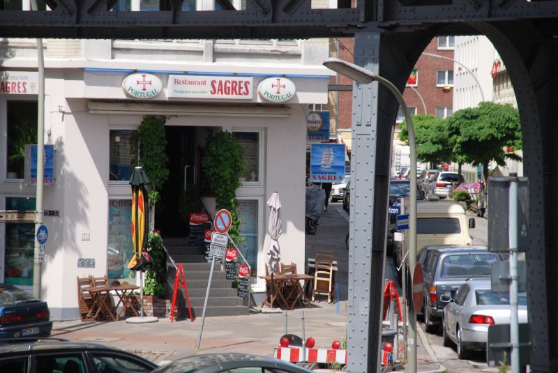 HAMBURG, 13.06.2008, eines der vielen portugiesischen Restaurants im Hafenviertel